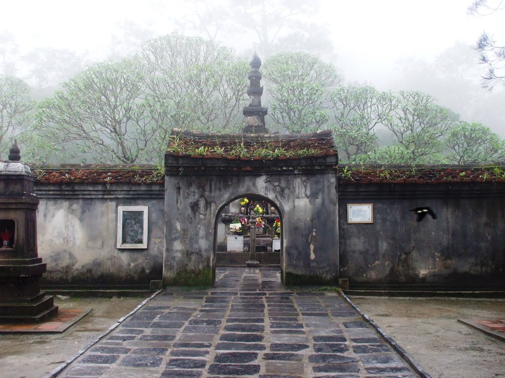 khám phá vườn tháp Huệ Quang